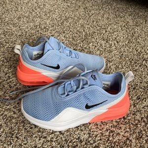 NIKE AIR MAX MOTION 2 SNEAKER - WOMEN'S